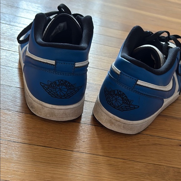 Nike Blue and White Sneakers Classic Design - Picture 5 of 5